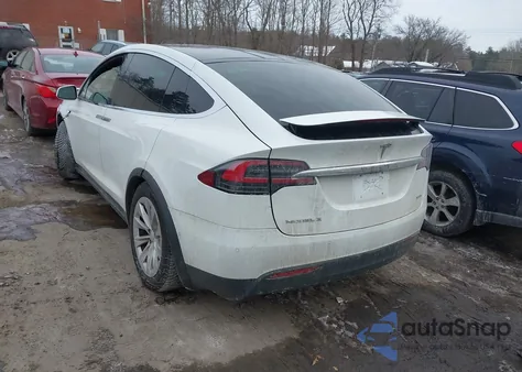 2017 Tesla Model X 100D/75D/90D z USA, uszkodzony, nr VIN 5YJXCBE21HF057705